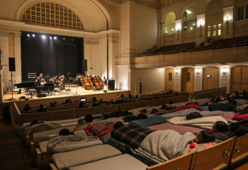 Концерт, на котором засыпают: музыка длиной в ночь