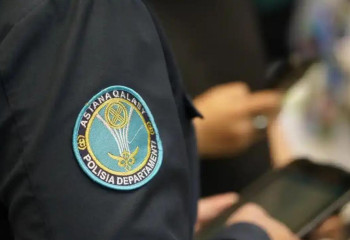 Вандализммен күрес: Астанада аялдама әйнегін сындырған тұрғын 10 тәулікке қамалды