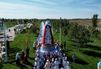 Түркістанда тігілген алып сәукеле еліміздің рекордын жаңартты