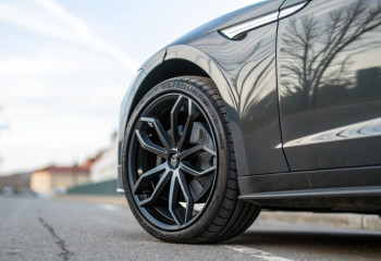 Новый Zeekr 001 с пневмоподвеской и скоростью 280 км/ч становится хитом продаж