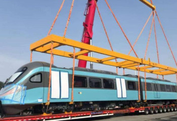 Астанаға LRT-ның тағы екі жылжымалы құрамы жеткізілді