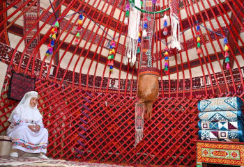 Анкара төрінде қазақтың ағаш үйі тігілді