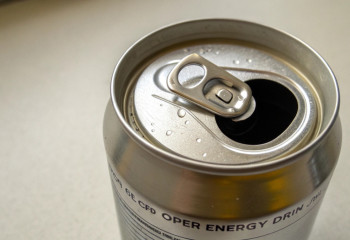 Учёные предупредили: энергетики вызывают зависимость и разрушают сердце