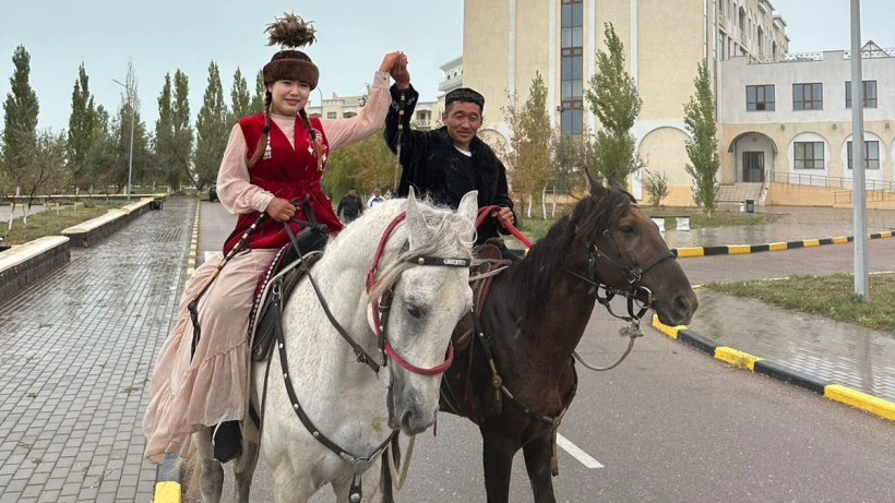  Кейіпкердің жеке мұрағатынан 