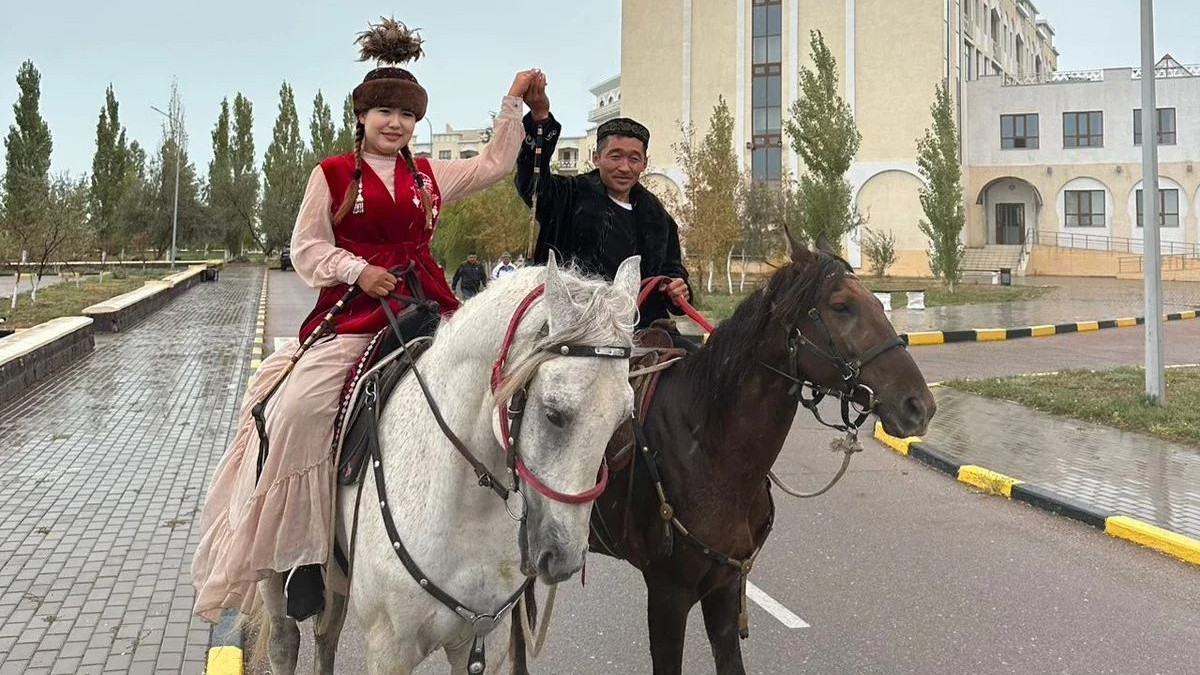  Кейіпкердің жеке мұрағатынан 