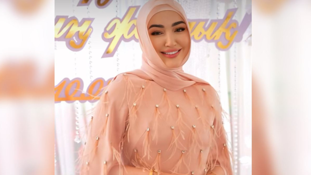  instagram.com/aeka.posh 