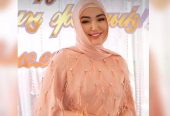 «Енді шешпеймін» деген блогер хиджабын екінші рет шешті