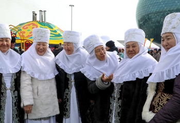«Жеті апаны да білу керек»: енді әйелдердің есімі де шежіреге қосылуы мүмкін