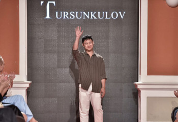 «Париж встал и аплодировал женщинам 40+ из Казахстана» – интервью с дизайнером Тимуром Турсункуловым