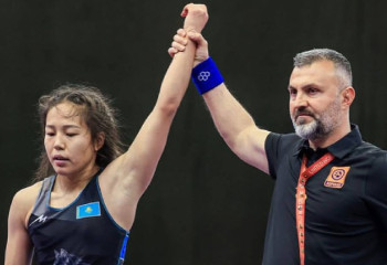 Шұғыла Өмірбек әйелдер күресінен әлем чемпионы атанды