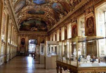 Луврдағы ұрлық: екі күдікті ұсталды