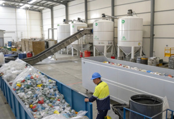 Учёные нашли способ превращать пластиковые отходы в ценные материалы