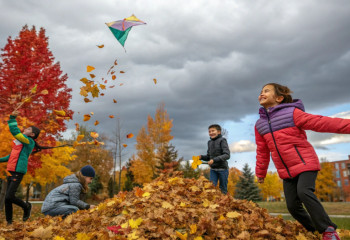 Казахстанские школьники вышли на осенние каникулы