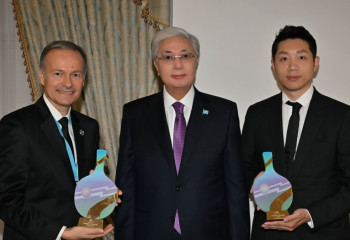 Токаев посетил шоу-матч с мировыми звездами настольного тенниса