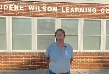 Мектепке еден жуушының аты берілді