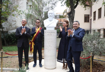 Бюст казахского поэта Абая Кунанбаева открыли в Риме