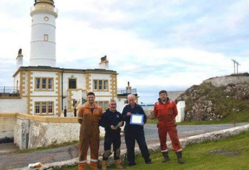 Шотландиядағы шамшырақтан 132 жыл бұрын жазылған бөтелкедегі хат табылды