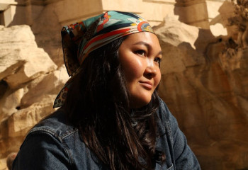 От работы на госслужбе до танцев с Йылдырымом и съемок с Динарой Сатжан — интервью с фотографом Бибигуль Каду