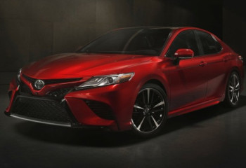 Toyota представила новую Camry: спортивнее, ниже и умнее