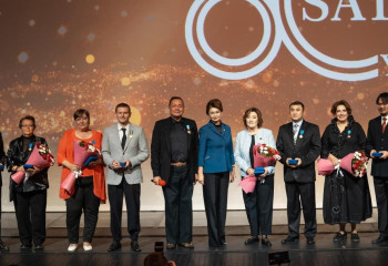 Президент Наталия Сац атындағы театрды мерейтойымен құттықтады