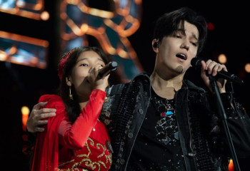 «Армандар орындалады»: Димаштың концертінде жас қазақстандық әнші өнер көрсетті