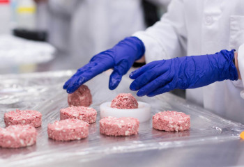 Жасанды ет өндіретін зауыт іске қосылды