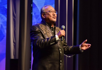 Нұрлан Өнербаевқа 37 жылдан кейін «Анашым» әнін айтқызбай қойды