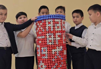 Школьники из Семея создали EcoBox из пластиковых крышек