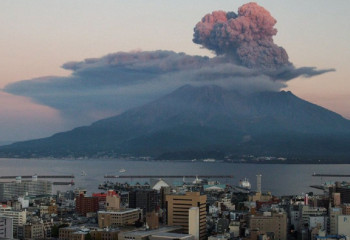 Жанартау атқылап, тұрғындарды әбден шошытты