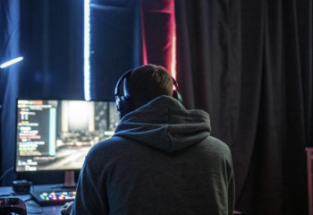 Roblox blocks children from chatting to adult strangers