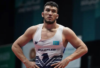 Ризабек Айтмұқан атақты Олимпиада чемпионын жеңіп, сенсация жасады