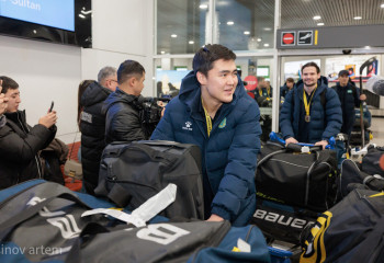 Екі дүркін Азия чемпионы атанған Қазақстан хоккейшілері елге оралды