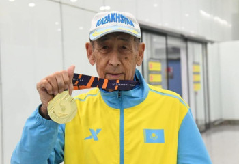 «Дәрігердің көмегіне жүгінген емеспін»: 80 жасында Нью-Йоркті бағындырған марафоншы