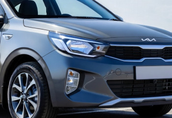 Баттл Kia Soluto и JAC J7: бомбические седаны за 8 млн