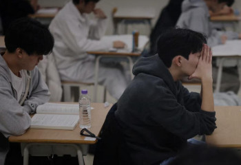 Оңтүстік Корея тоғыз сағаттық ұлттық емтихан үшін әуе рейстерін тоқтатты