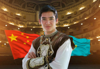 Аттың құлағында ойнайтын қазақ жігіті Қытай циркінде өнер көрсетіп жүр