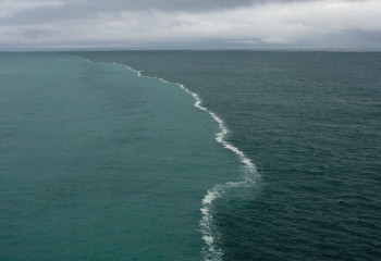 Неліктен Атлант және Тынық Мұхиттарының суы бір-бірімен қосылмайды?
