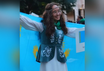 Казахстанская школьница с первой попытки выиграла международную олимпиаду по английскому языку