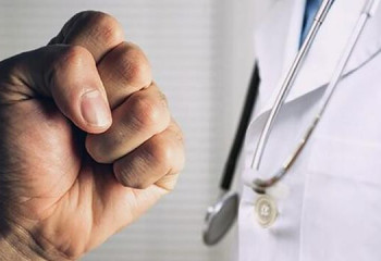 Депутаттар медицина қызметкерлерін қорғау туралы заң жобасын жеңілдетуді ұсынды