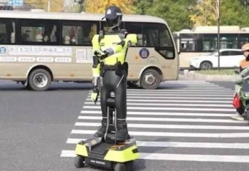 Қытайдың жол қозғалысын  ЖИ роботтар реттейді