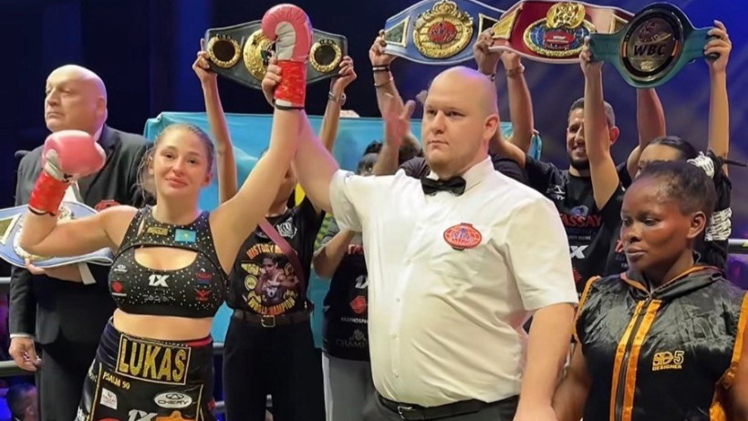  instagram.com/angelina_lukas1997/ 