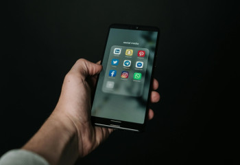 Танымал блогер қояндардың өліміне байланысты тергеуге алынды