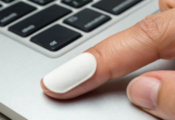 Пластырь-кожа позволяет печатать текст без экрана