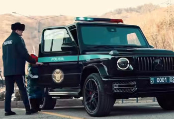 Полицейские Алматы покатали детей на «Гелендвагенах»