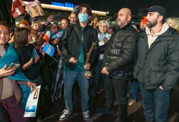 Латвия жанкүйерлері Димашқа ұлттық аспап табыстады