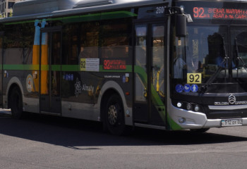 Алматинка рассказала о тяжелой работе своего мужа - водителя городского автобуса