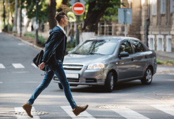 Жолдан көлік көрінбесе болды деп өте салуға болмайды - заңгер