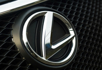 Дизайнер Ford создал концепт Lexus за 24 часа с помощью ИИ