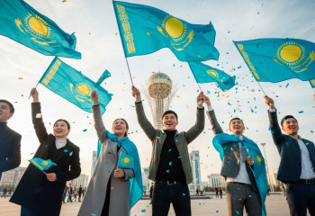 «Тәттінің өзін бөліп жедік»: Тәуелсіздік құрдастары қалай өсті?