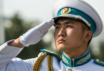 Рота почетного караула сыграла песню Скриптонита